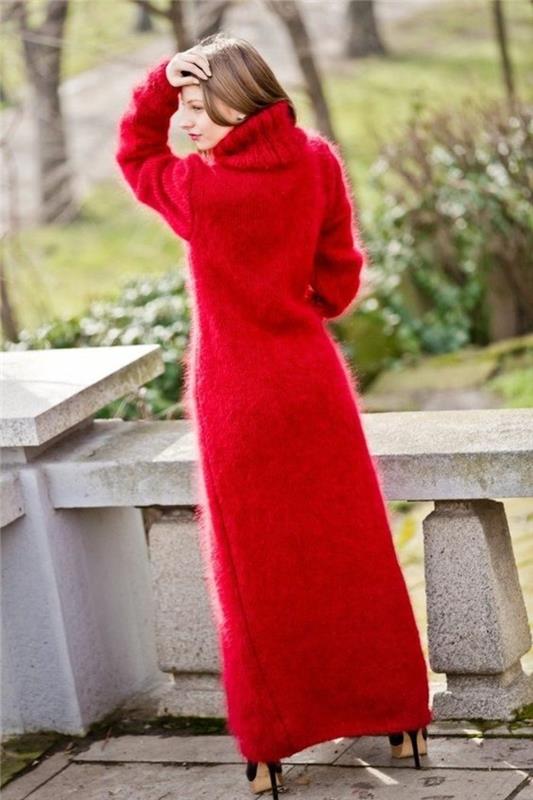 ull-klänning-kvinna-röd-hals-väl täckt