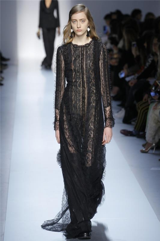 svart spetsklänning Ermanno Scervino lång aftonklänning med långa ärmar med halvtransparenta effekter