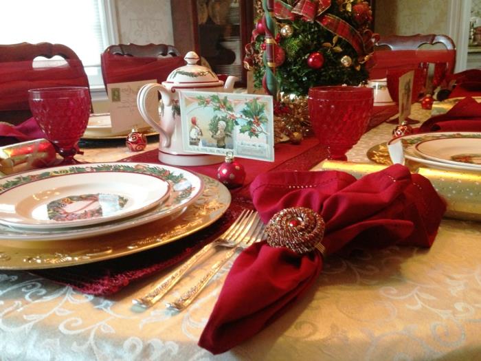 obrúsky-krúžky-lacné-vianočné-dekorácie-pre-červeno-farebné-stolné-sety-vianočné-stolové-sady