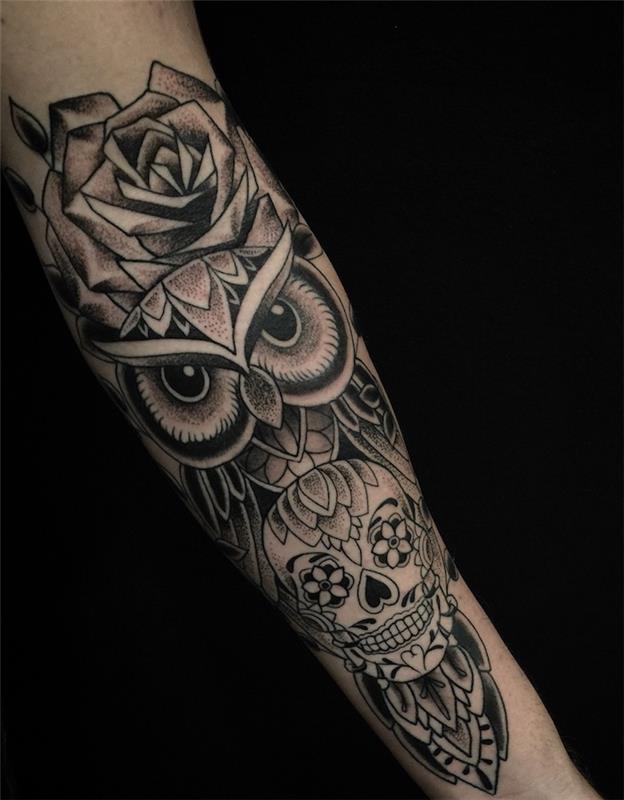 Mexikansk ros, uggla och skalle tatuering på armen, grafisk stil bläckritning idé