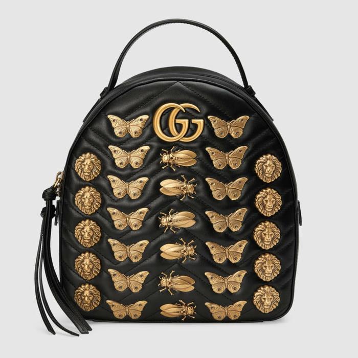 Gucci svart ryggsäck dekorerad med insekter i åldrad bronseffektmetall och långa svarta fransar på dragkedjorna