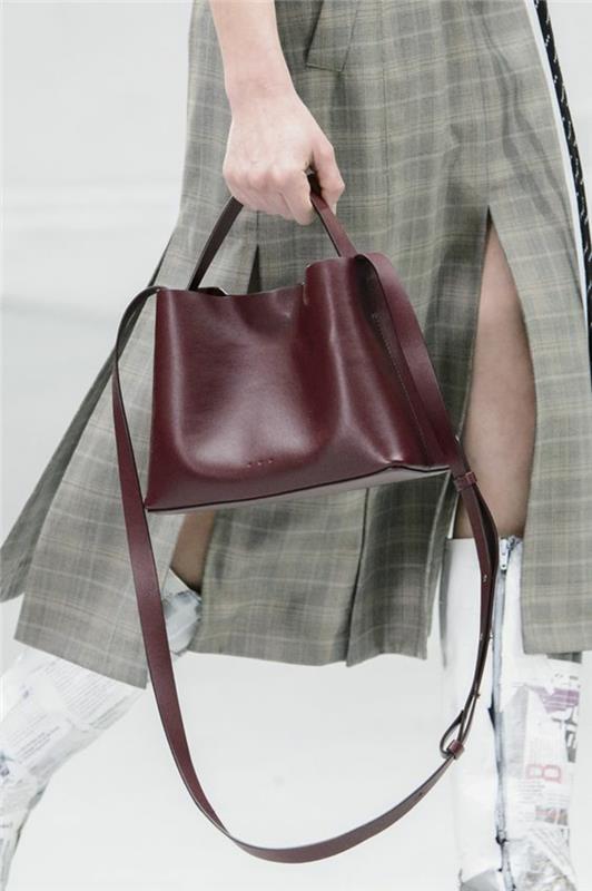 Ryggsäck för kvinnor i vinröd vinröd, liten storlek med litet handtag för en elegant look