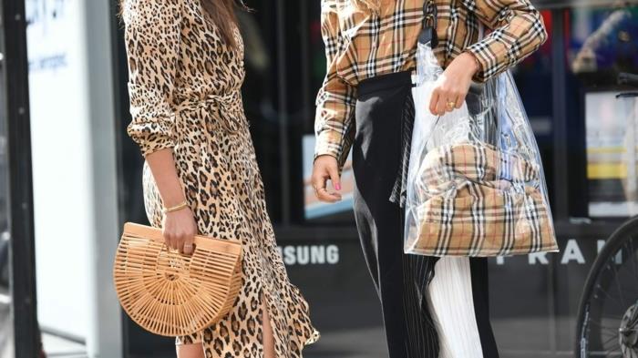 två modeller av trendig handväska, korgväska, akryl- och textilväska, leopardmönstrad klänning