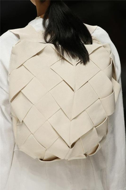 ryggsäck-beige-design-kvinna-ryggsäck-trendig-billig-ryggsäck-kvinna-läder