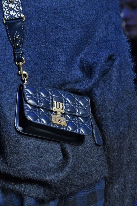 vintage damryggsäck i marinblå mikrostorlek med den mycket praktiska Dior -logotypen