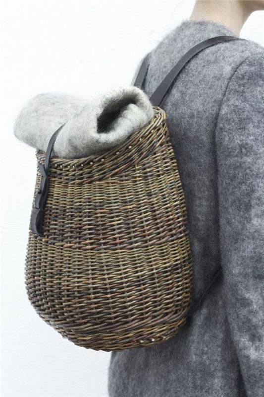 trendig damryggsäck i vävd käpp i beige och grått med svarta band för axlarna