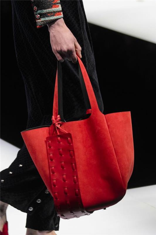 kvinnors läderryggsäck i röd stor storlek med bred axelrem