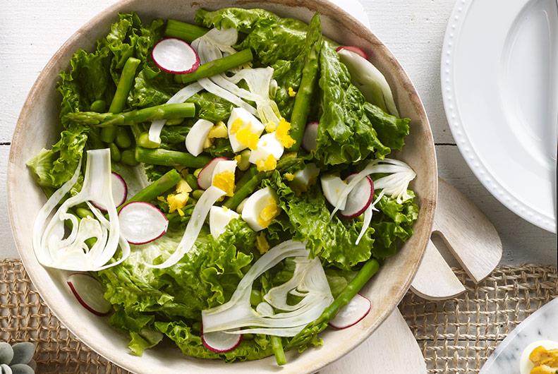 påskmåltid, påsksalalde recept, sparris, sallad, rädisor, ägg, vårsallad, handledning