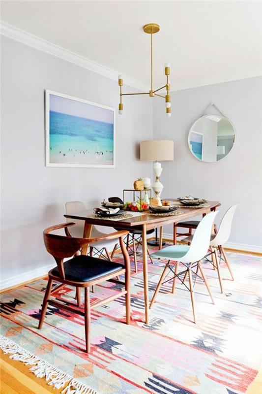 plnofarebná jedáleň-svetlý-parketová-podlaha-a-svetlý-drevený nábytok