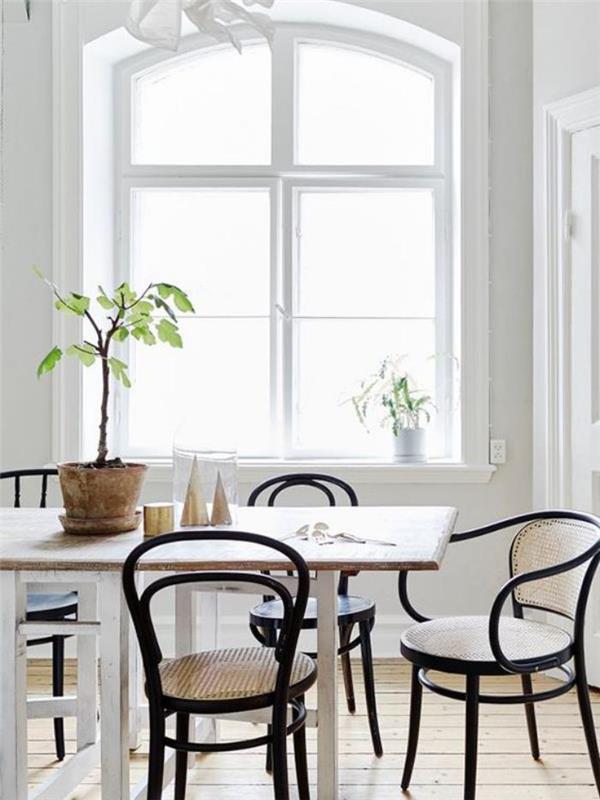 Škandinávska jedáleň-bistro-stoličky-deko-zelená-rastlina