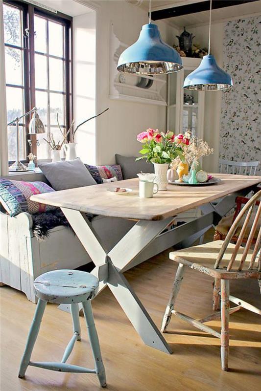 Skandinávsky jedálenský stôl-škandinávsky dizajn-drevený stôl-a-priemyselné-modré suspenzie
