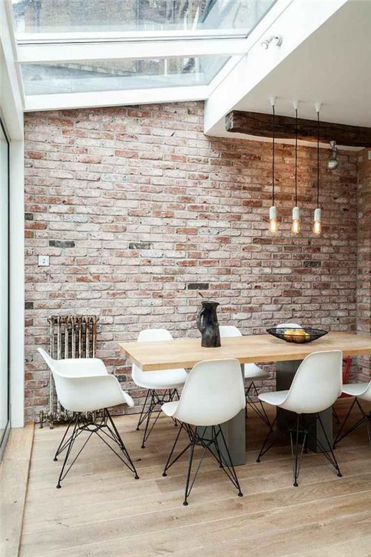 priemyselný štýl-jedáleň-tehlová stena-a-škandinávske stoličky