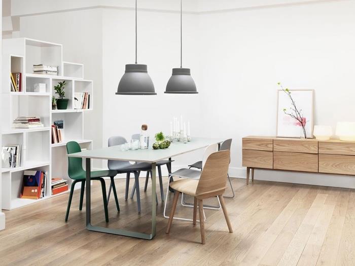 Jedáleň inšpirovaná Škandináviou, svetlé parkety, mätový zelený stôl, drevené stoličky, sivé, zelené, sivé závesné svetlá, biele police, drevená televízna skrinka
