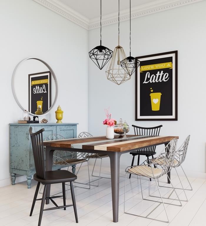 výzdoba jedálne v škandinávskom dome, drevený stôl, drevené a kovové stoličky, patinovaná modrá komoda, grafický a žltý dekor steny, originálne zavesenie