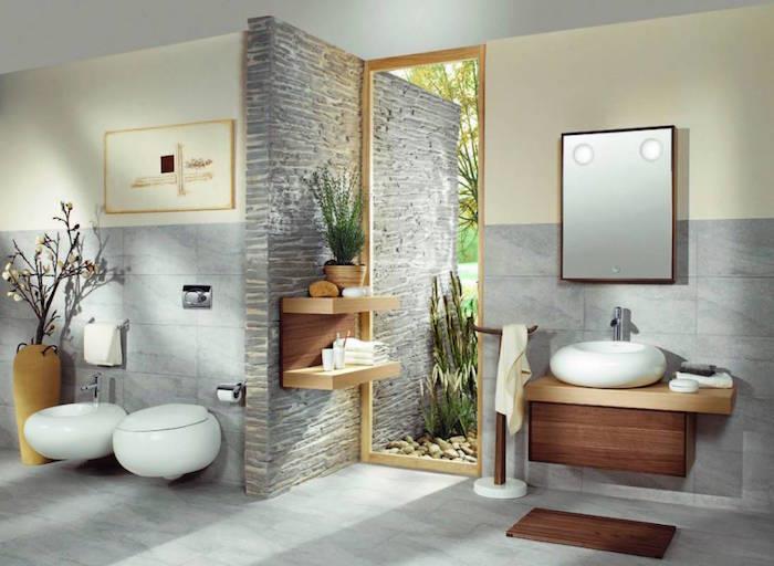Zenová kúpeľňa so sivou mramorovou dlažbou a svetlo béžovou farbou na stenu