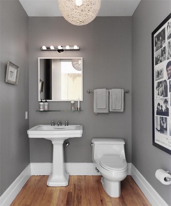 moderná šedá kúpeľňa, WC kúpeľňa so sivými betónovými stenami a béžovými drevenými podlahami