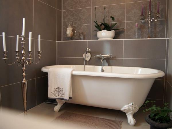 klasická-kúpeľňa-voľne stojaca-klasika-biela-a-hnedá-vaňa