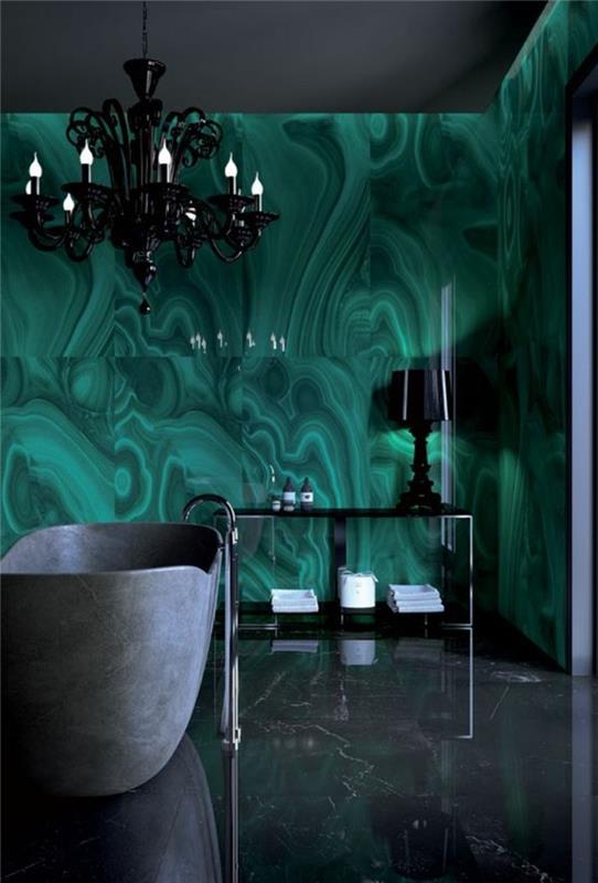 lyx-badrum-grå-bad-mörk-grön-vägg-design-ljuskrona-svart-golv