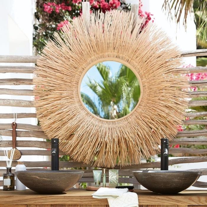 تصميم حمام خارجي مع كائنات ألياف نباتية ، نموذج مرآة بيضاوية بتصميم شمس من القش