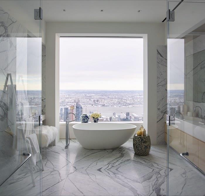 ديكور حمام ، منظر علوي ، جدار زجاجي ، كونترتوب أبيض ، وحدات موبيليا خشبية