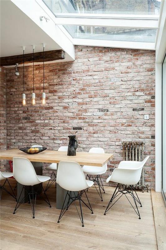 vardagsrum-kök-med-röd-tegel-vägg-glas-tak-interiör-billigt-kök-möbler