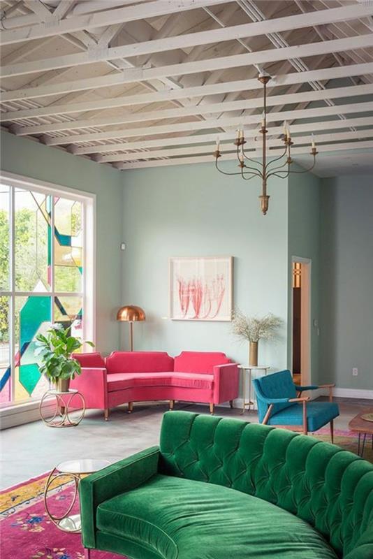 farebná-obývačka-zelená-sedačka-svetlo-modré-steny-elegantná-obývačka-nábytok-svetlo-modré-steny