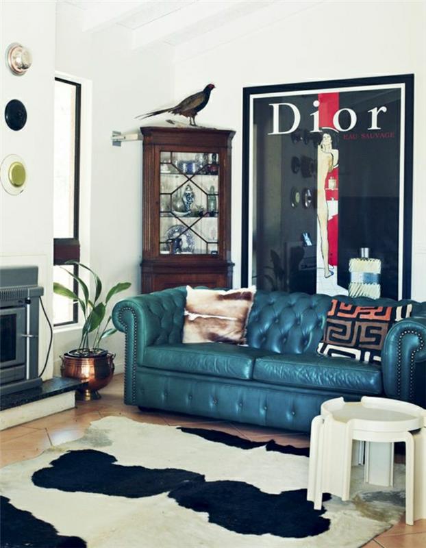obývacia izba-kožená sedačka-modrá-v-farbe-farby-dior-zelenej-rastliny-poťah-v-zvierati-koži-biela-čierna