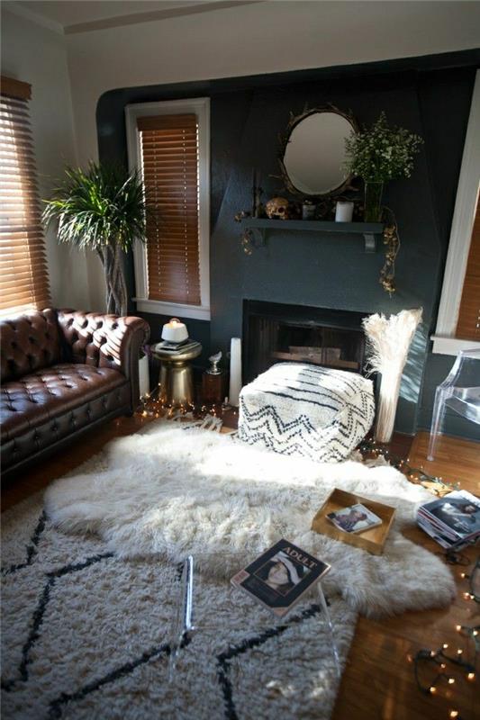 obývačka-hnedá-koža-zelená-rastliny-okno-krb-sivé-steny-koberec-stolík-transparentná