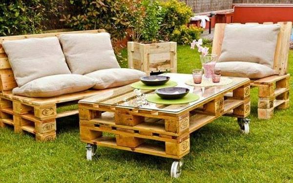 záhradný nábytok-v-palete-stôl-stolička-a-pohovka