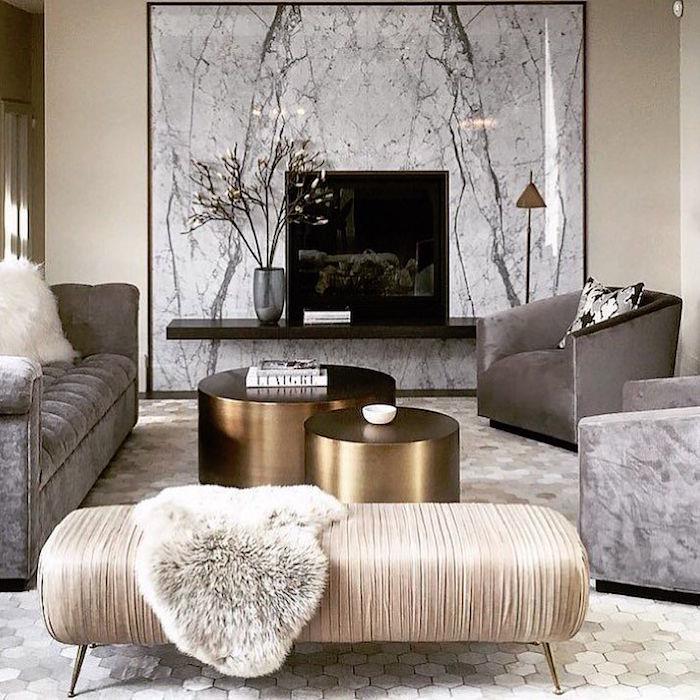 Škandinávsky nápad na výzdobu obývačky luxusný nábytok zlatý stôl
