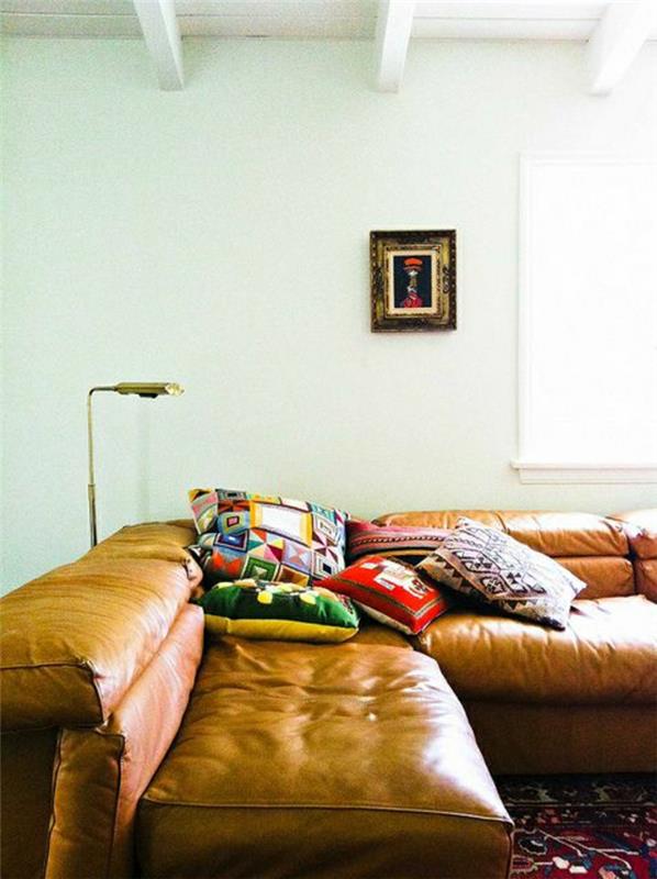 obývacia izba v koženej sedačke v koženej sedacej súprave-koberec-farebná farba