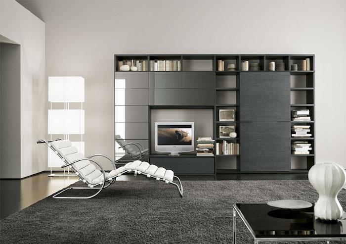 minimalistický dekor obývacej izby s vnútornou stoličkou
