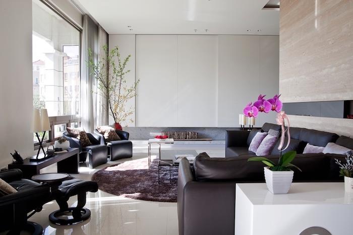navrhnite nápad na usporiadanie obývačky s moderným nábytkom a pohovkami