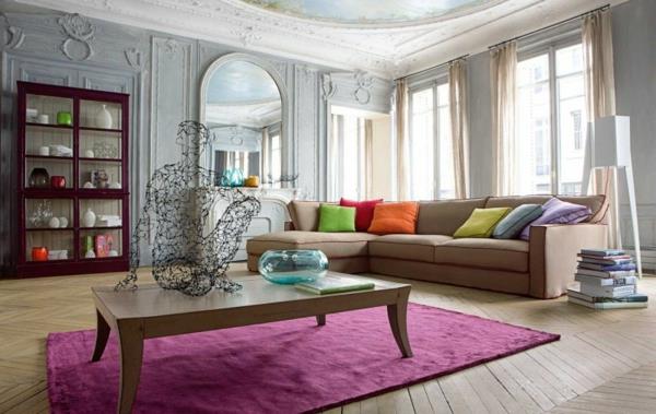 salon-roche-bobois-purpurový-koberec-obdĺžnikový-drevený-stôl