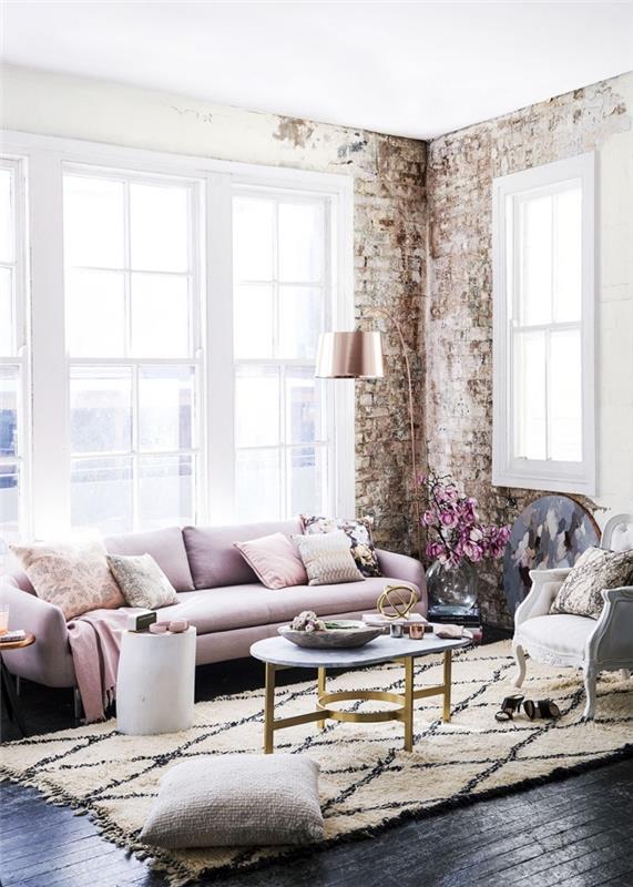 ženská obývačka, škandinávsky štýl a ošumelé elegantné kreslo idú ruka v ruke