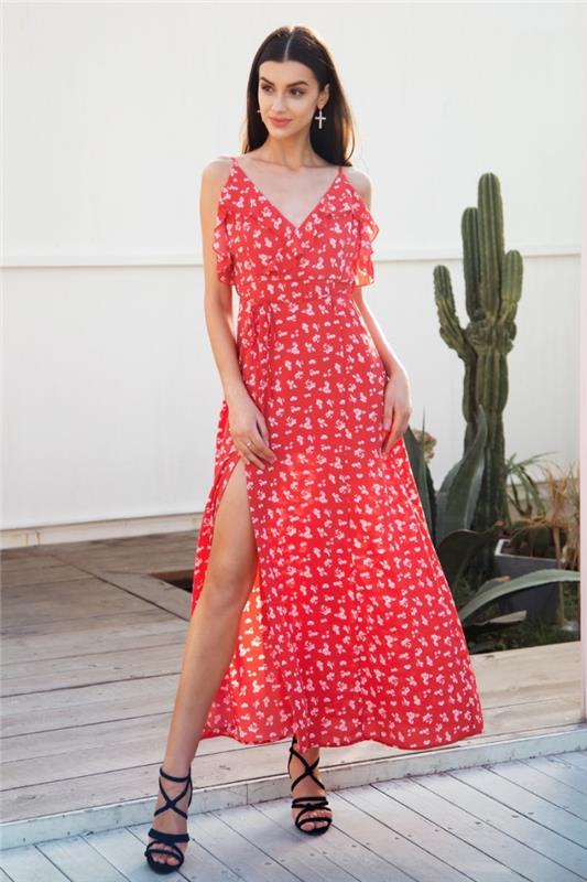 bohémsky elegantný model šiat v červenej farbe s bielymi kvetinovými vzormi, nápad na šaty s ramienkom a výstrihom do V.