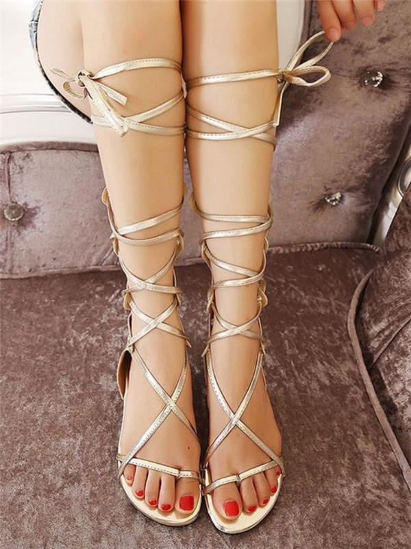 sandaler-hög-vackra-sandaler-gyllene-färg-platta sandaler
