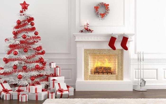 jedľa biela zdobená v dvoch farbách falošný vianočný stromček biele vetvy červené gule červená girlanda