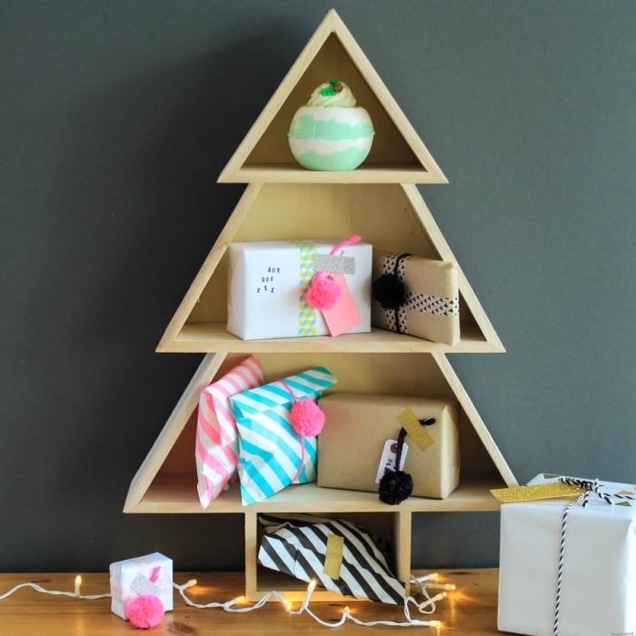 manuell aktivitetsidé för jul med trä, gör en trägran i form av väggförvaring för presenter