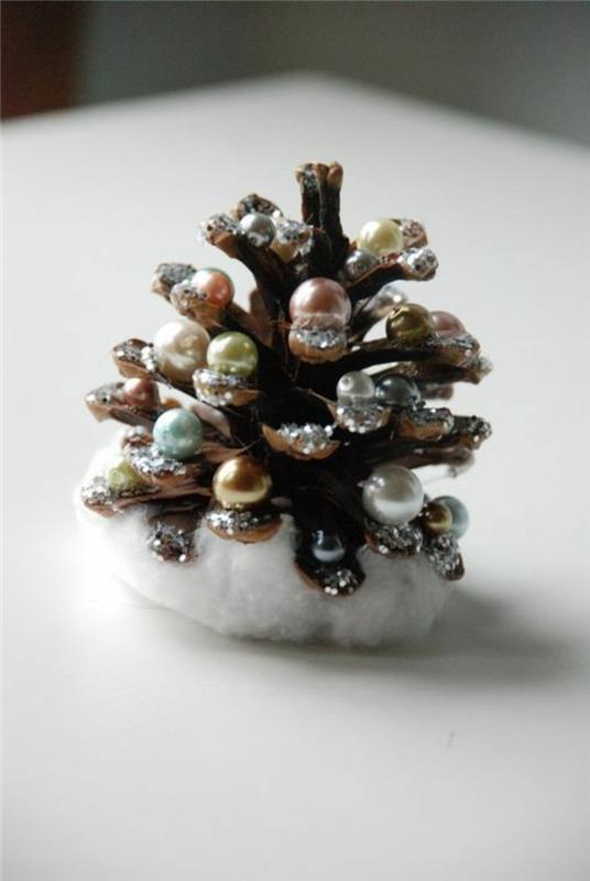šiška, slávnostný vianočný stromček vyrobený z originálnych materiálov