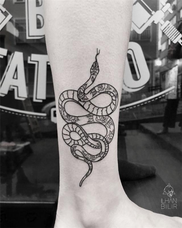 Hadie tetovanie s kvetinovým vzorom na chodidle, tetovanie na predlaktie krásne minimalistické tetovanie