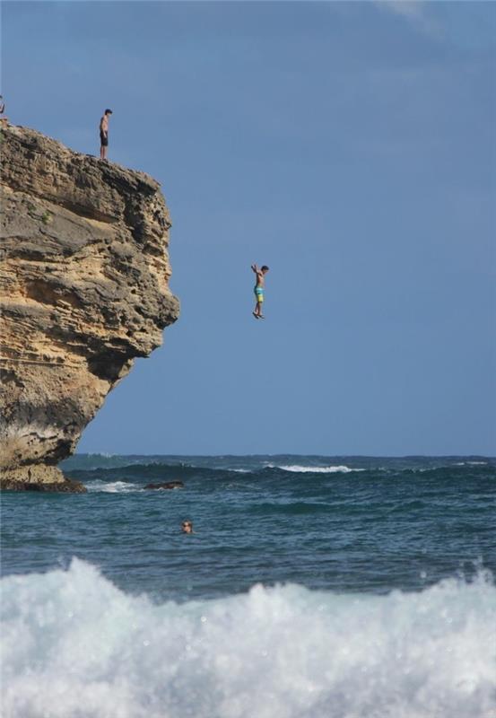 hoppa-från-klipporna-i-havet-saker-att-göra-innan-du-dör