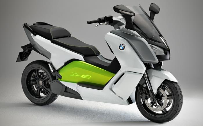 elektrická kolobežka od BMW-cool-model-v-zeleno-bielom nápade