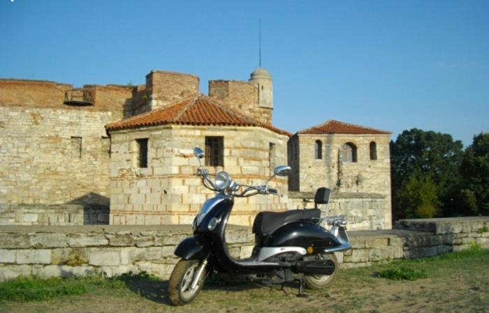 skúter-motor-ročník-vespa-primavera-čisté-mesto-k-eko