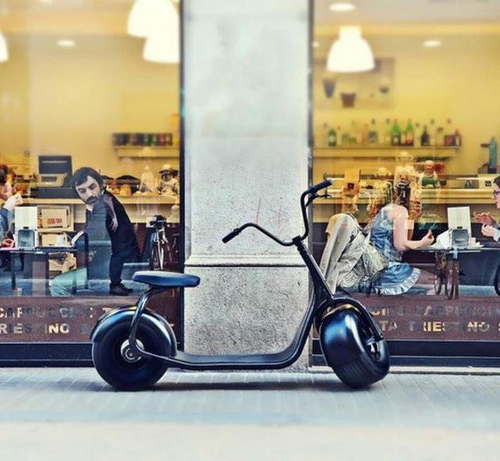 skúter-motor-ročník-vespa-primavera-ville-čistý-chladný-bicykel