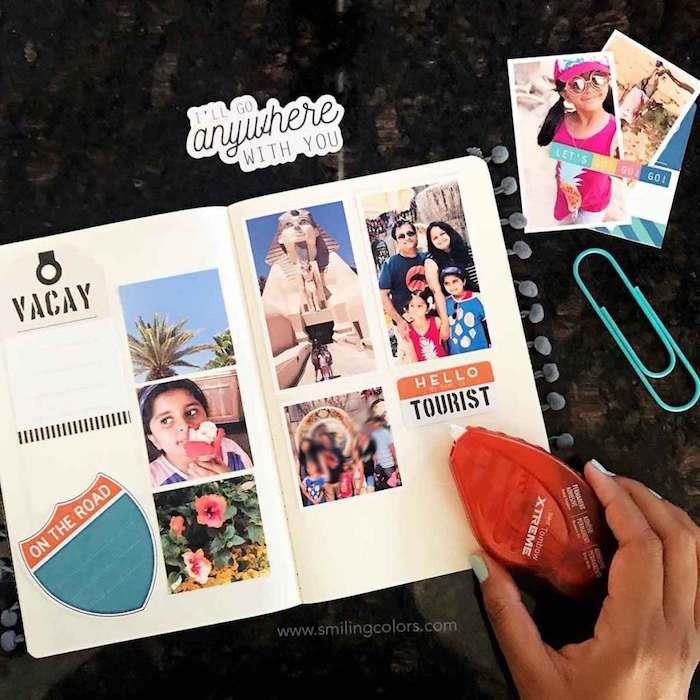Familjesemesterbilder, scrapbookingalbum, hur man gör ett DIY -album, sida med foton och små dekorativa klipp