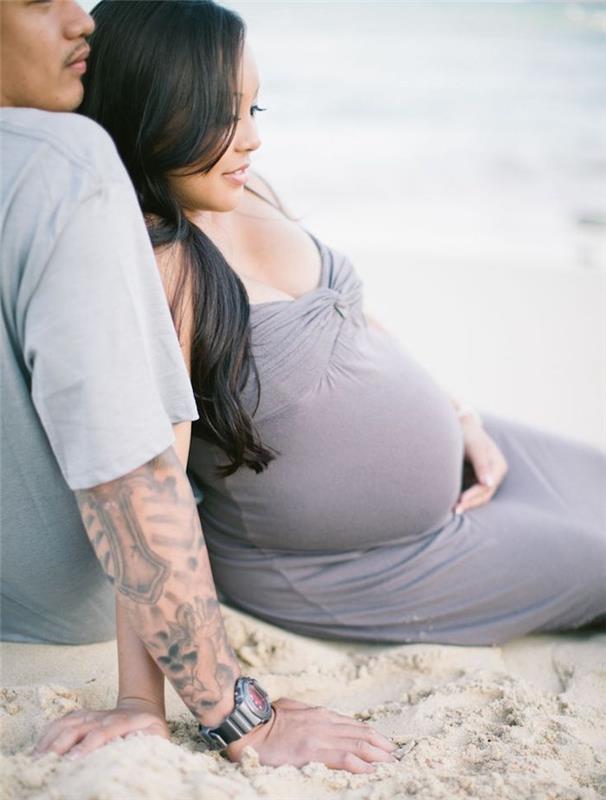 tehotná žena fotograf tehotenská fotografia na pláži pár fotografií suvenír