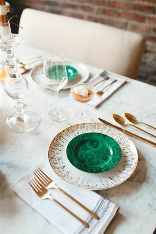 bordsuppsättning-i-vit-marmor-lyx-bord-i-vit-gaffel-d-eller