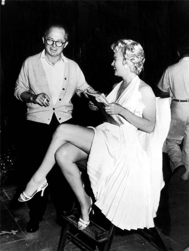 مارلين مونرو في فستانها الأبيض المميز ذو الثنيات ، وحذاء الخمسينيات من القرن الماضي ، والفستان العتيق من خمسينيات القرن الماضي ، واتجاهات الملابس النسائية