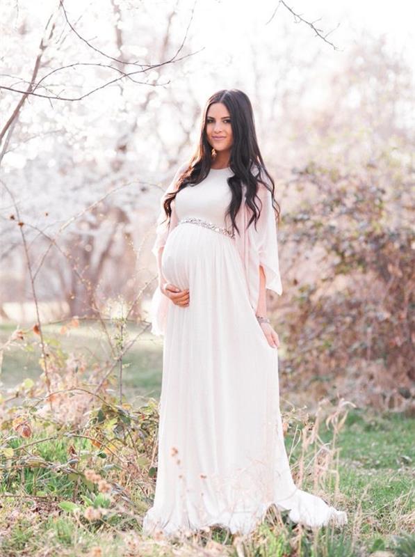 fotografovanie tehotná žena fotograf tehotenstvo biele šaty ženích vidiek kvety